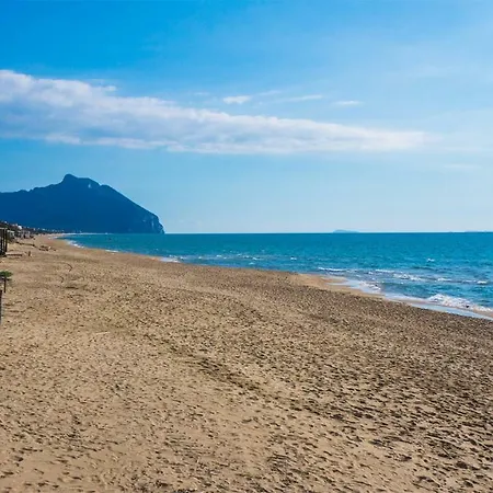 Baia D'oro Отель Сабаудия